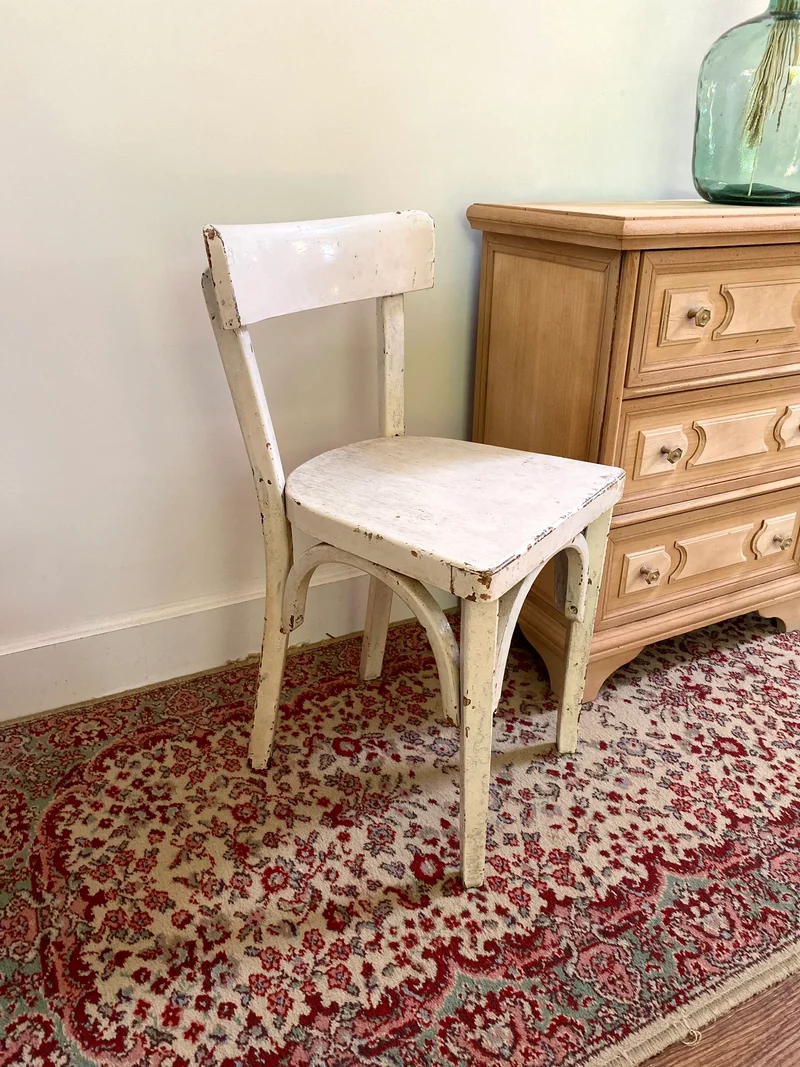 Petite chaise pour enfant en bois ancien