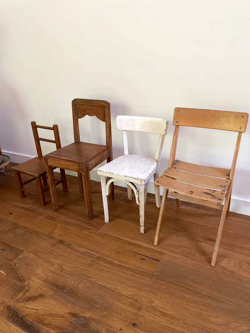 Petite chaise pour enfant en bois ancien