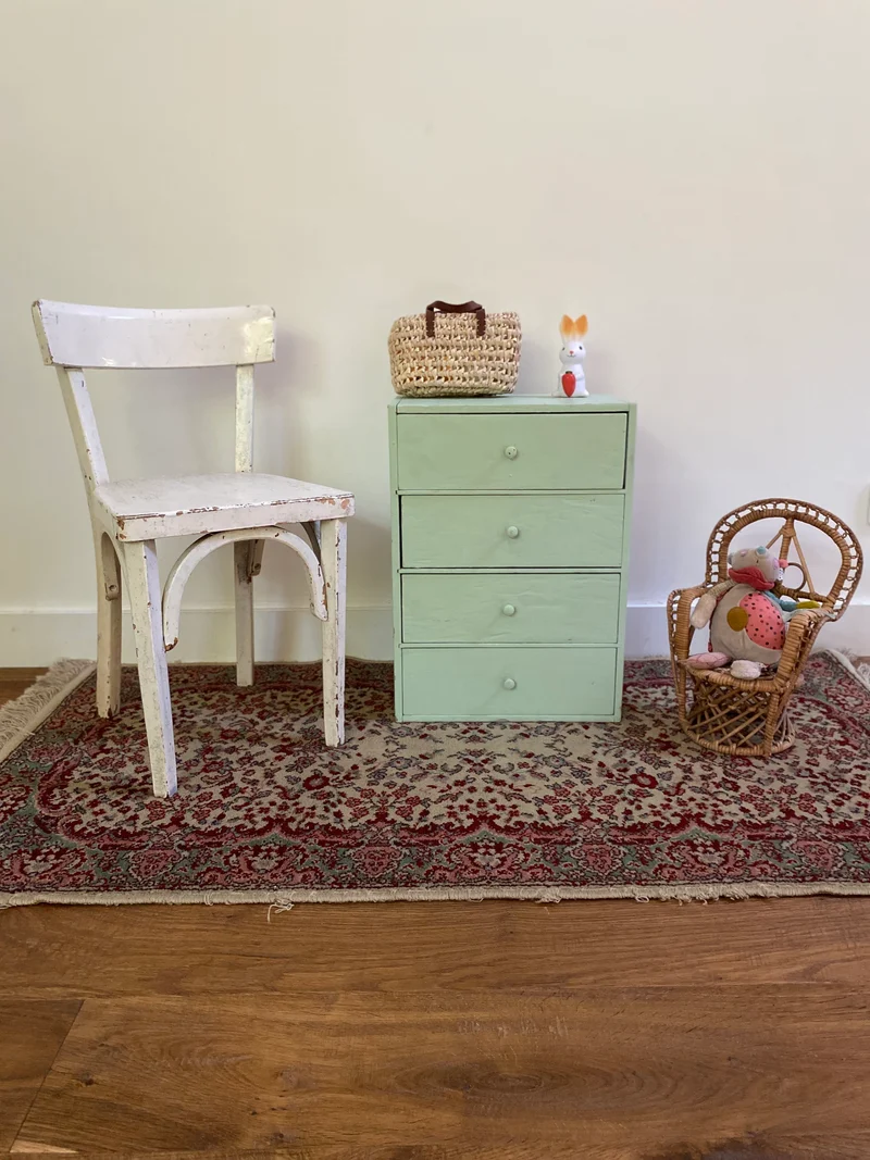 Petite chaise pour enfant en bois ancien