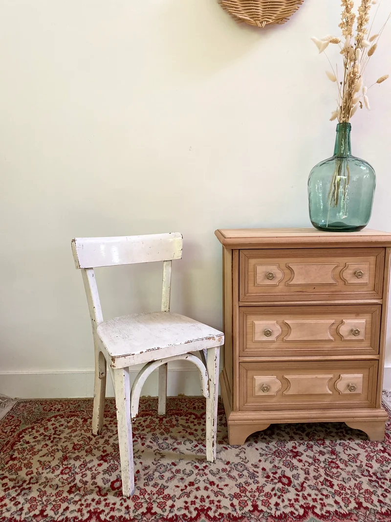Petite chaise pour enfant en bois ancien