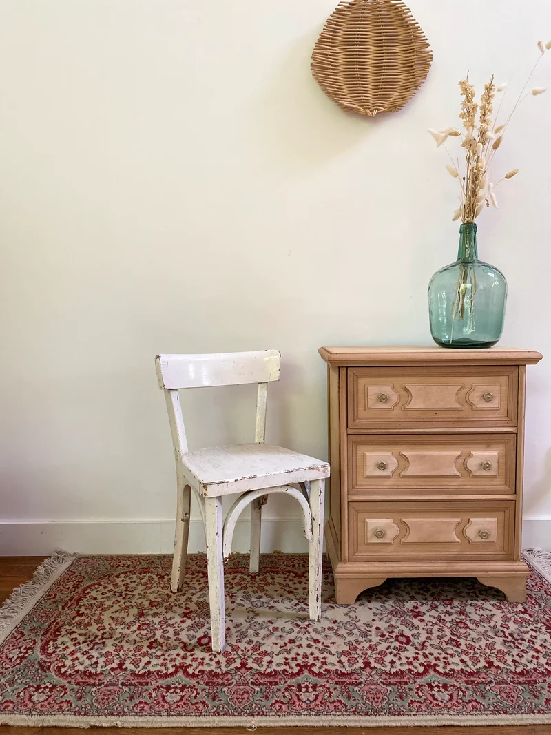 Petite chaise pour enfant en bois ancien