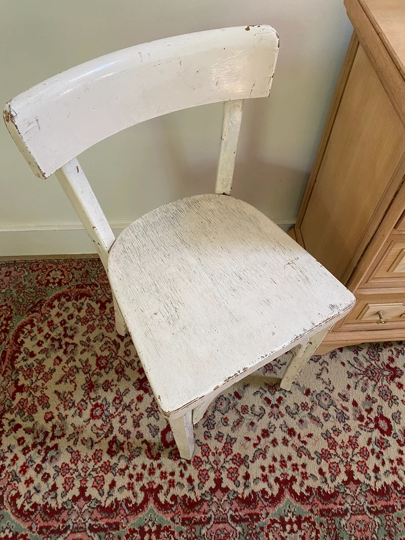 Petite chaise pour enfant en bois ancien