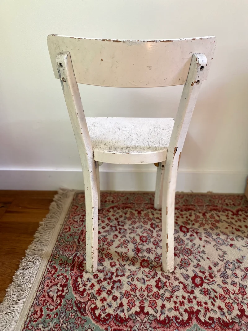 Petite chaise pour enfant en bois ancien