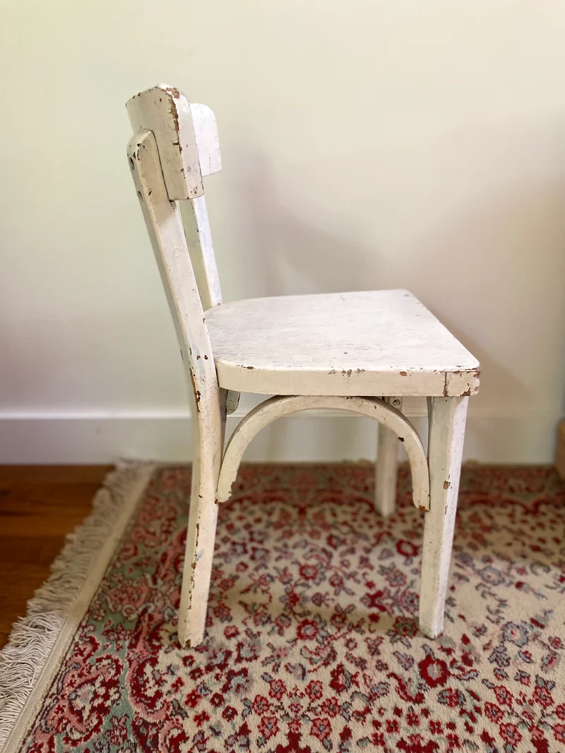 Petite chaise pour enfant en bois ancien