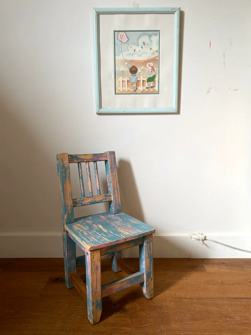 Chaise pour enfant en bois ancien