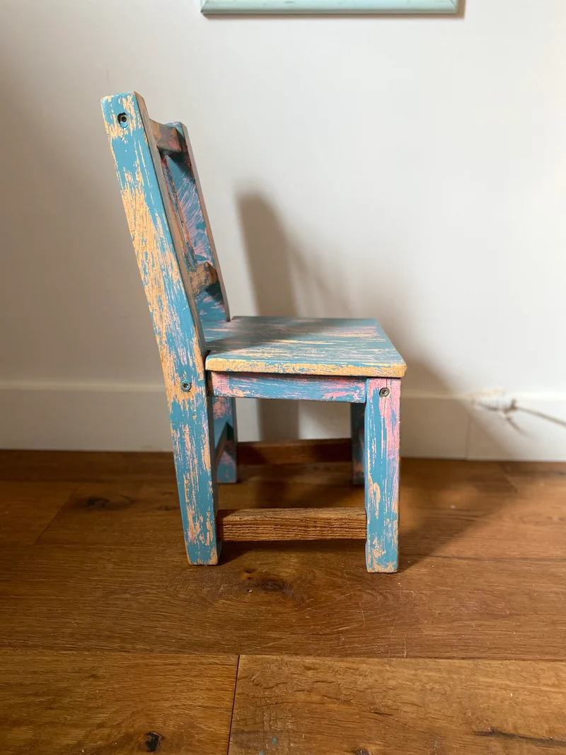 Chaise pour enfant en bois ancien
