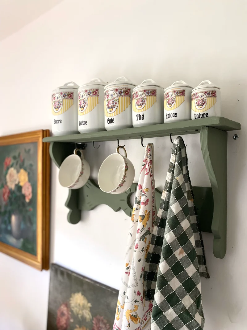 Étagère de cuisine murale vintage