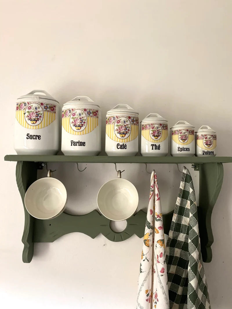 Étagère de cuisine murale vintage