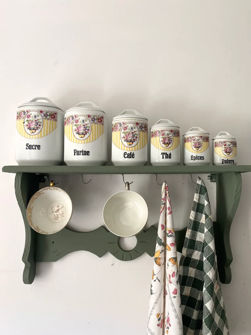 Étagère de cuisine murale vintage