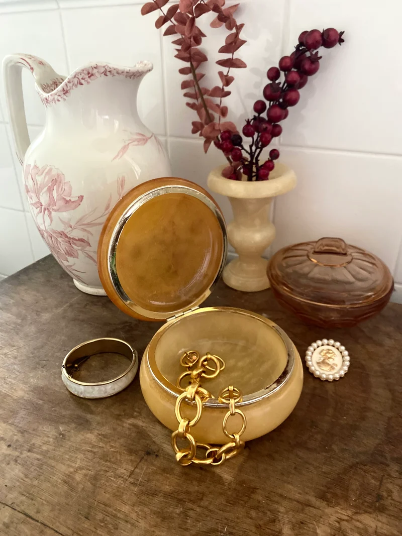 Boîte à bijoux en albâtre