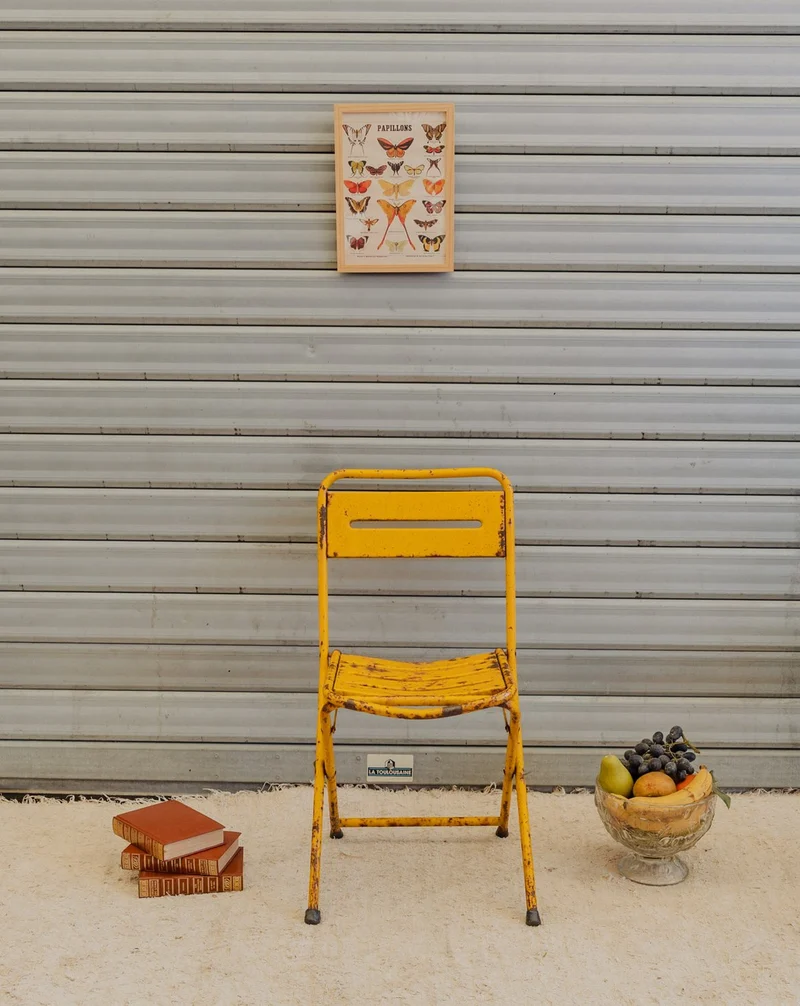 Alma, la chaise en métal jaune N°2018