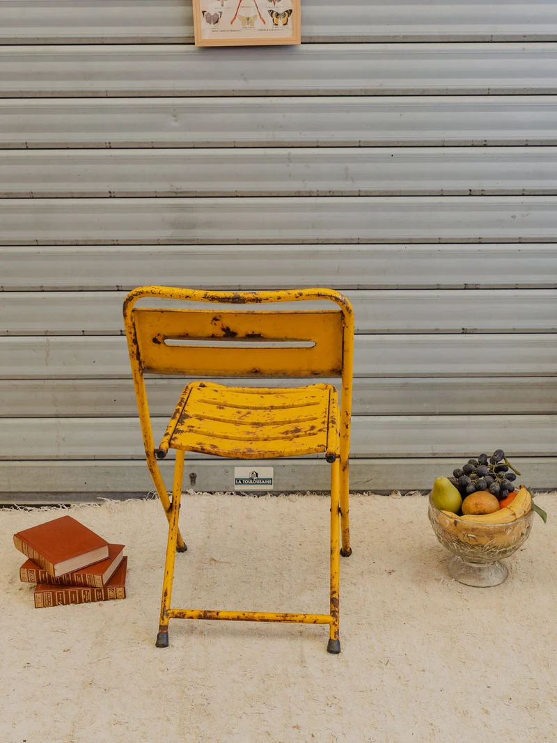 Alma, la chaise en métal jaune N°2018