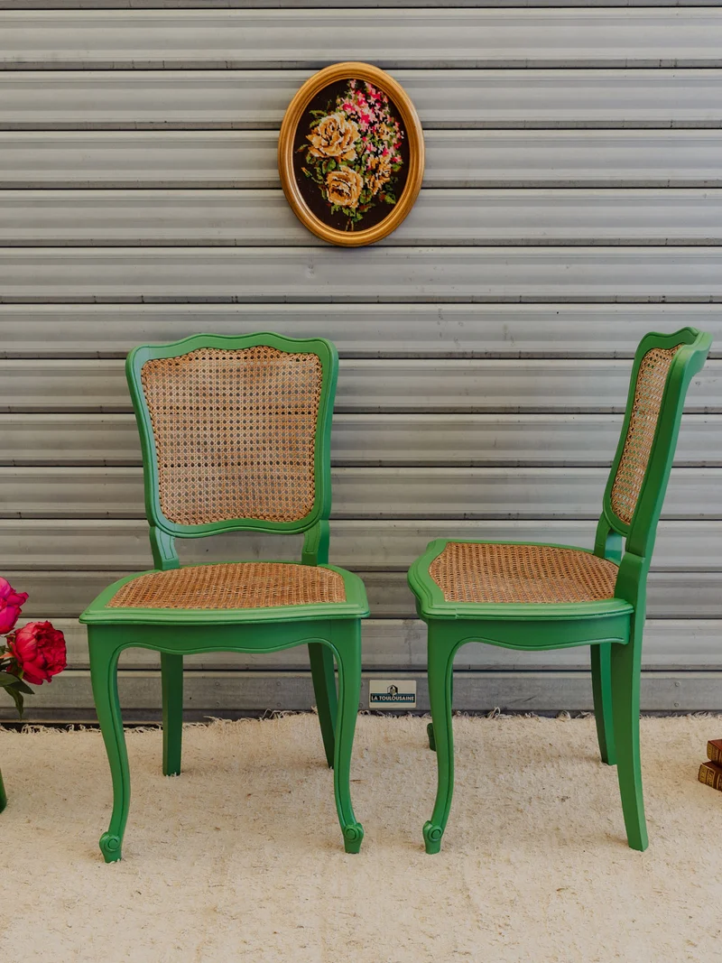 Claude, la paire de chaises en bois vert N°1654