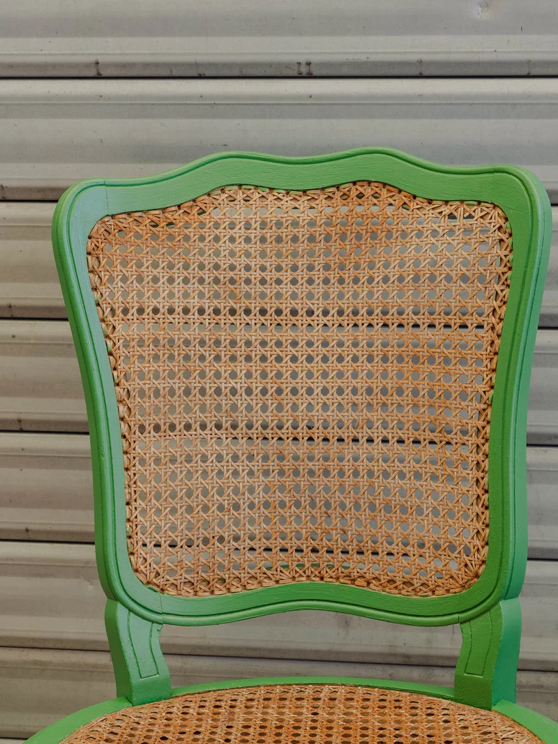 Claude, la paire de chaises en bois vert N°1654