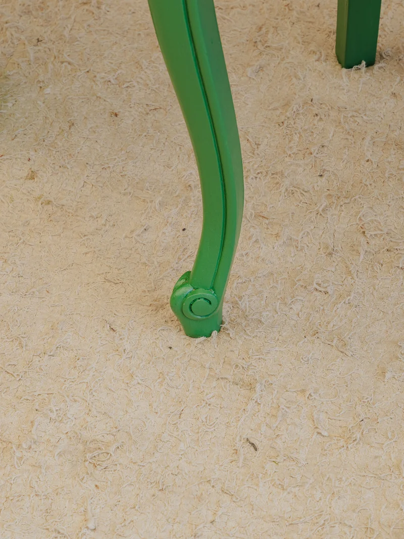 Claude, la paire de chaises en bois vert N°1654