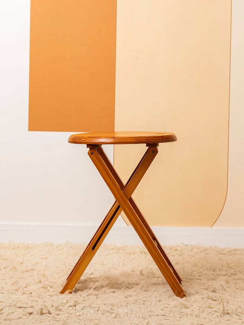 Regis, le lot de deux tabourets pliants vintage en bois N°1565