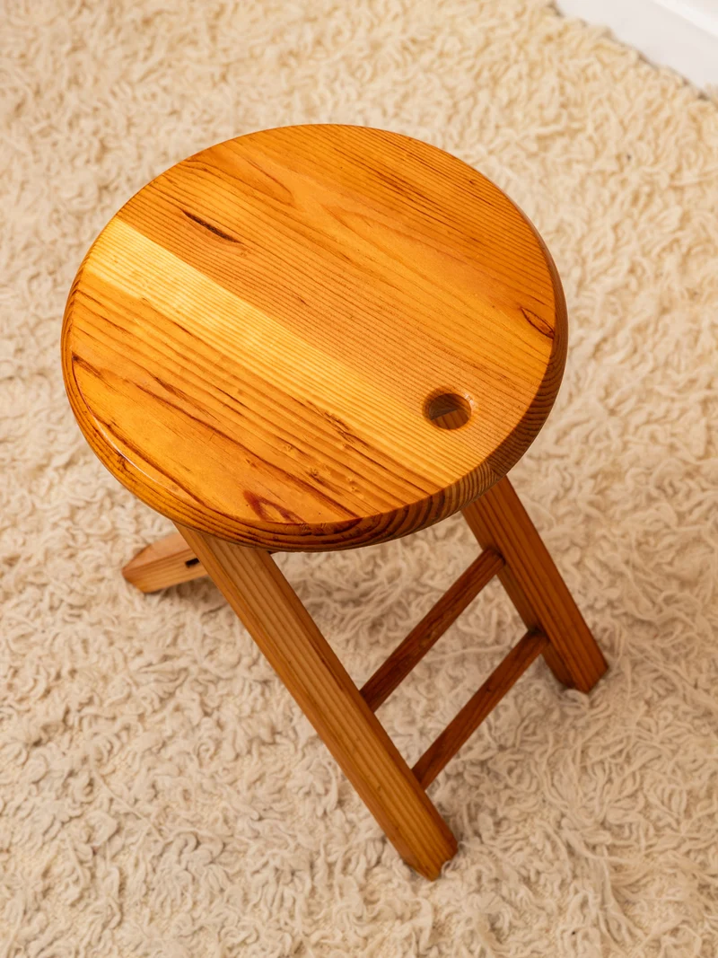 Regis, le lot de deux tabourets pliants vintage en bois N°1565