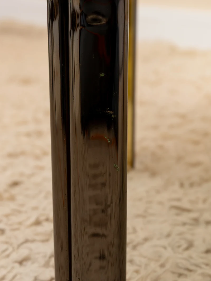 Donna, la table basse en verre fumé et laiton N°1583