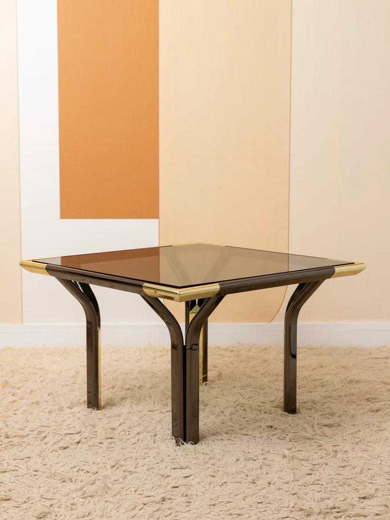 Donna, la table basse en verre fumé et laiton N°1583