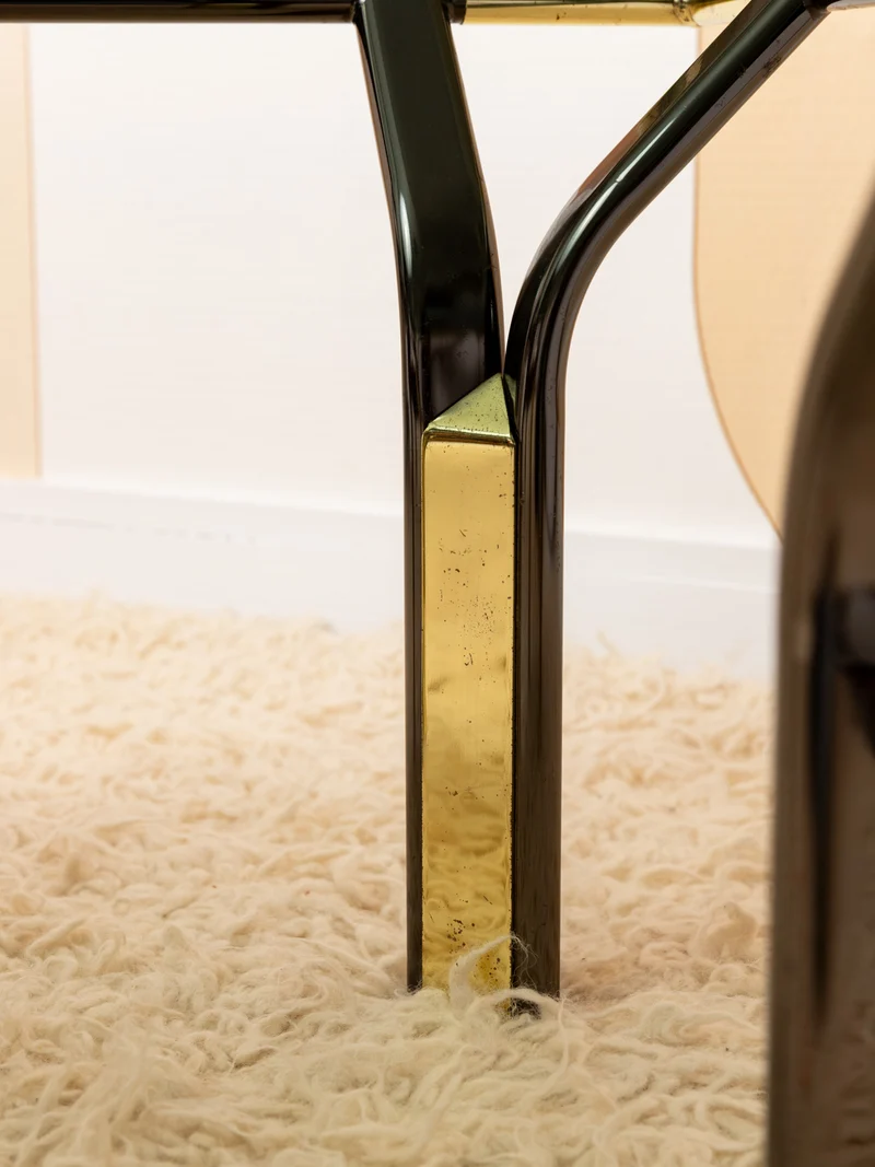 Donna, la table basse en verre fumé et laiton N°1583