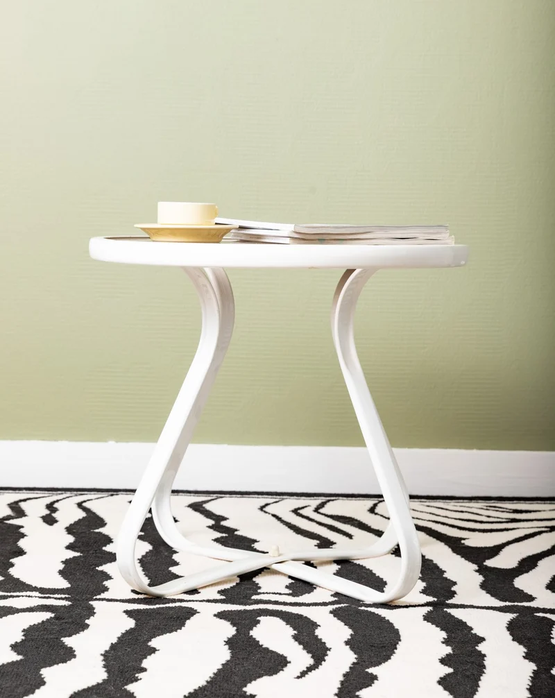 Donna, la table basse blanche et verre fumé N°1577