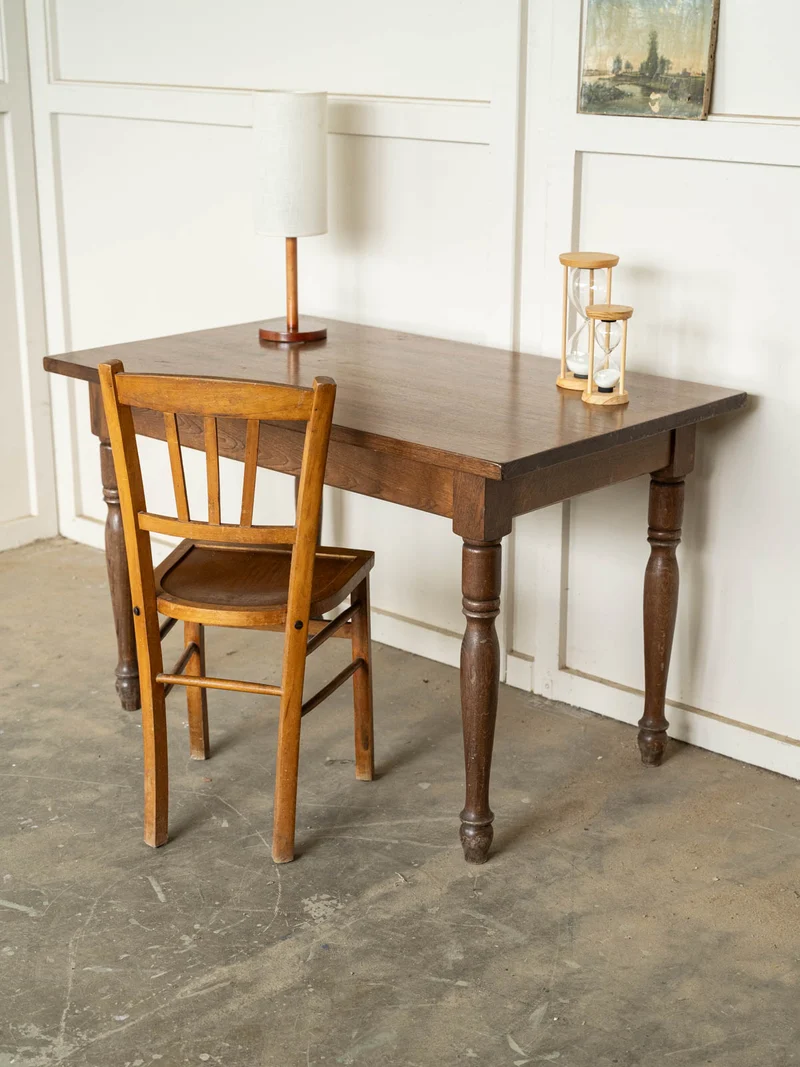 Romy, la table à manger en chêne N°1555