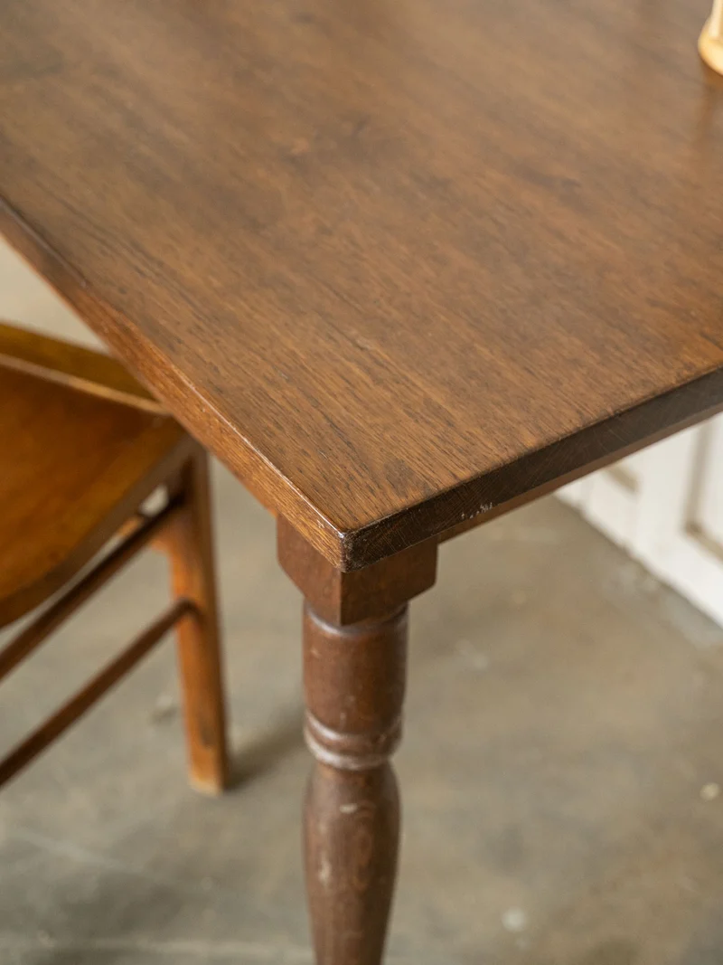 Romy, la table à manger en chêne N°1555