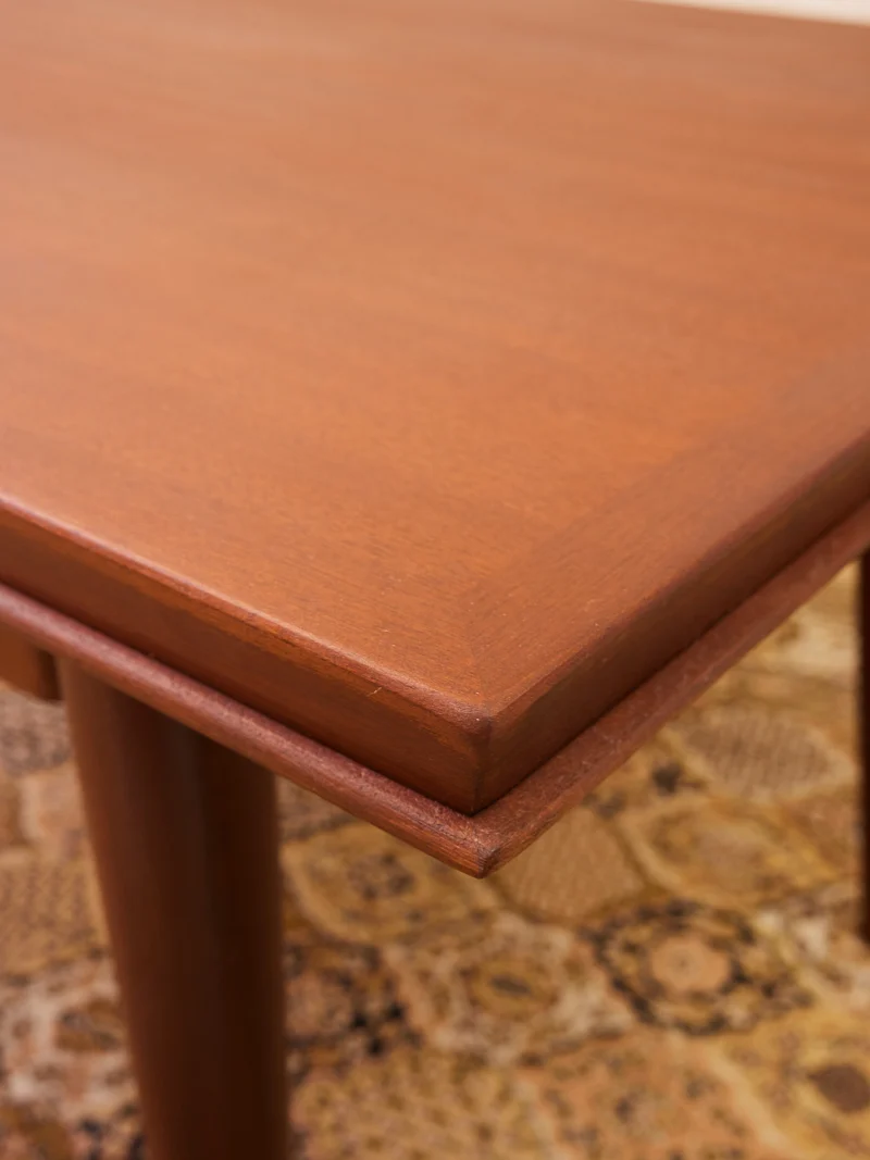 Karla, la table à manger scandinave en bois N°1259