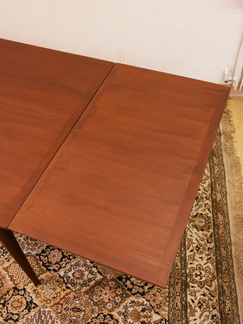 Karla, la table à manger scandinave en bois N°1259