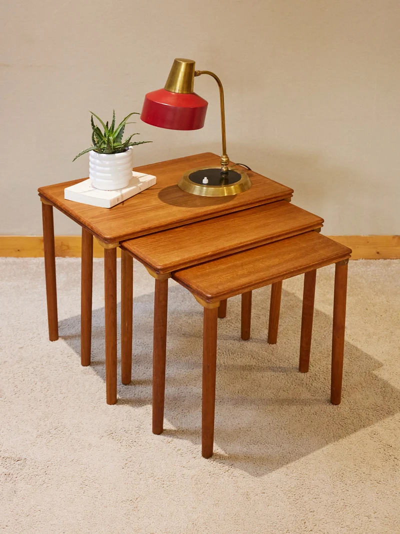 Barbara, les tables gigognes scandinaves en bois N°217
