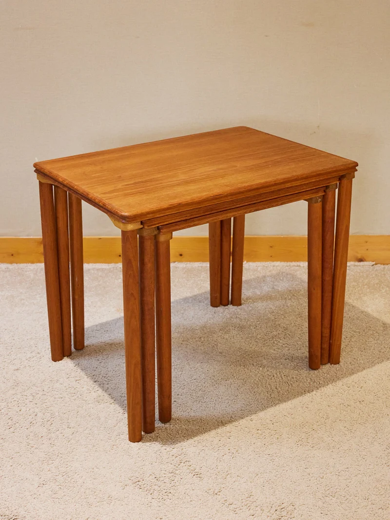 Barbara, les tables gigognes scandinaves en bois N°217