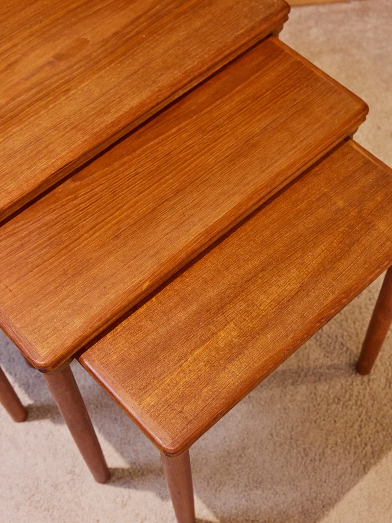 Barbara, les tables gigognes scandinaves en bois N°217