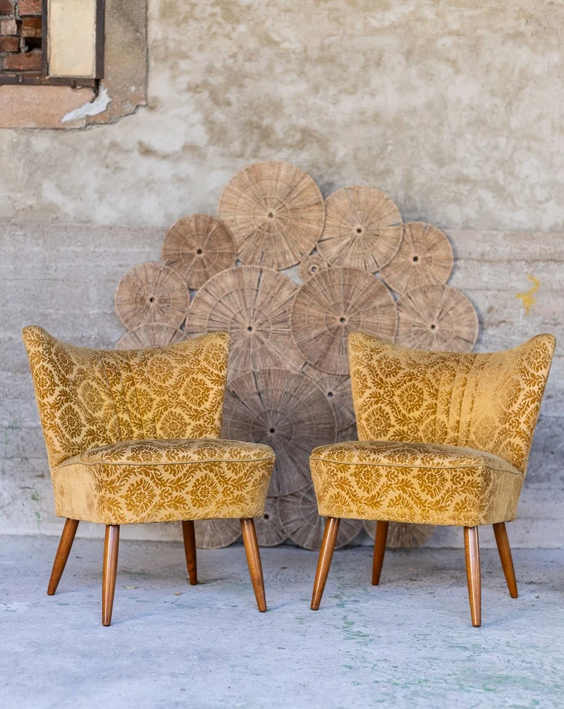 Jakob, la paire de fauteuils jaune moutarde N°1385