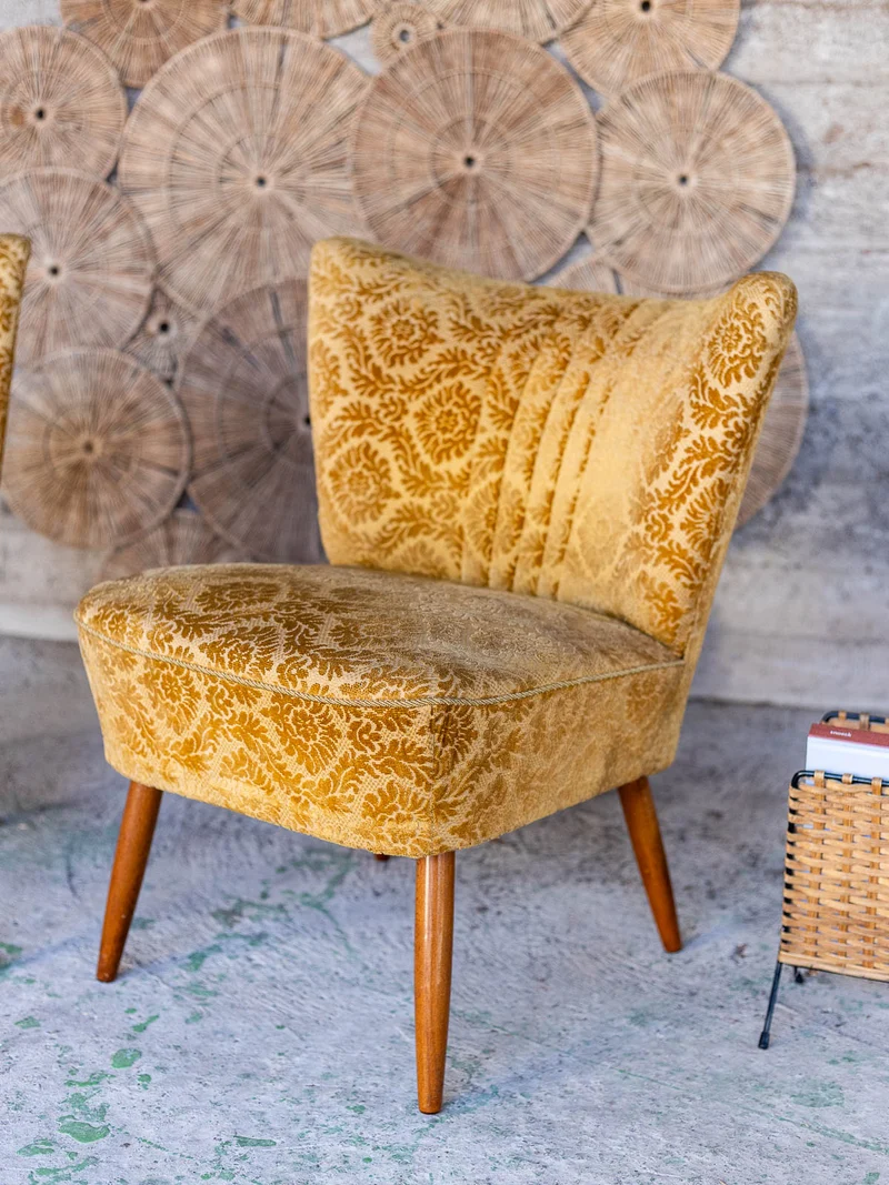 Jakob, la paire de fauteuils jaune moutarde N°1385