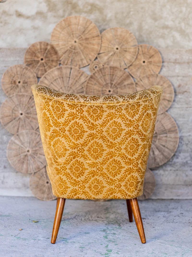 Jakob, la paire de fauteuils jaune moutarde N°1385