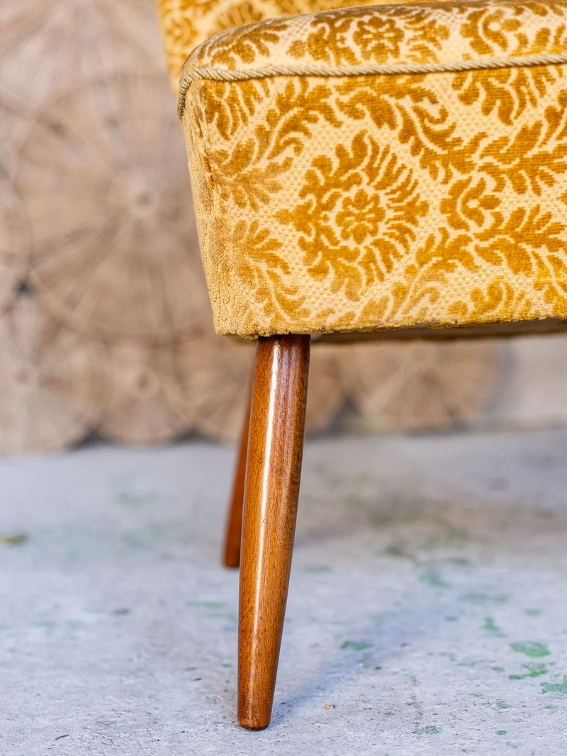 Jakob, la paire de fauteuils jaune moutarde N°1385