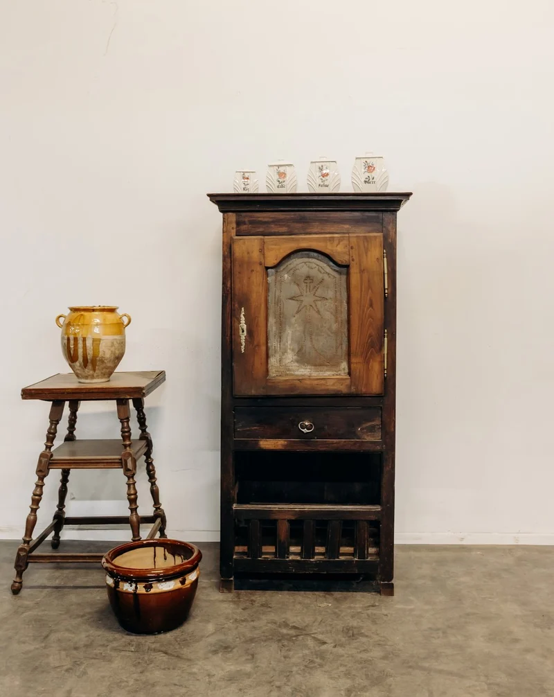 Guy, le garde-manger breton en chêne N°54