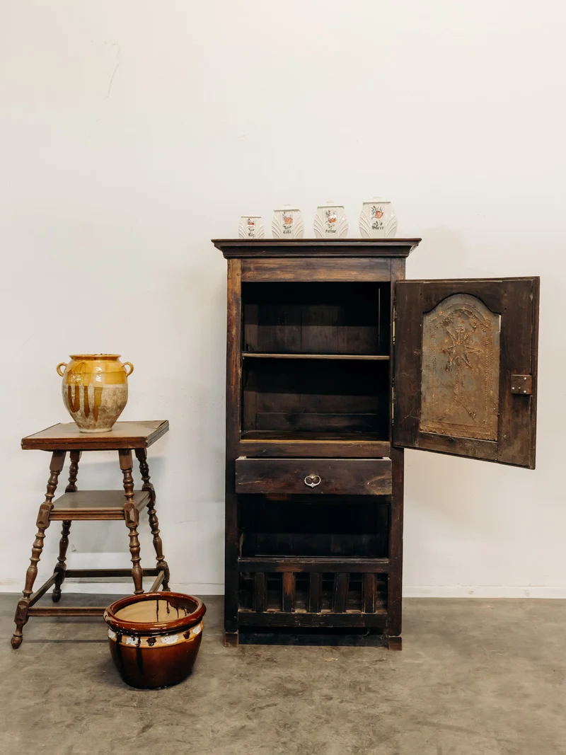 Guy, le garde-manger breton en chêne N°54