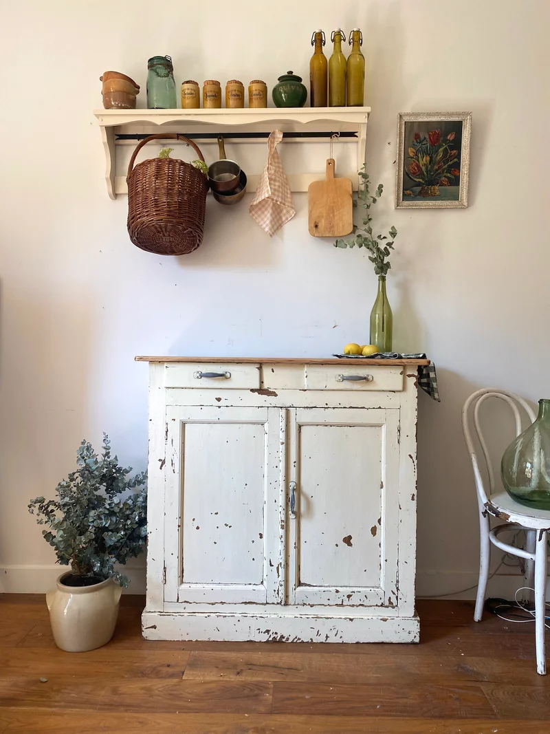 Buffet parisien ancien en bois patiné