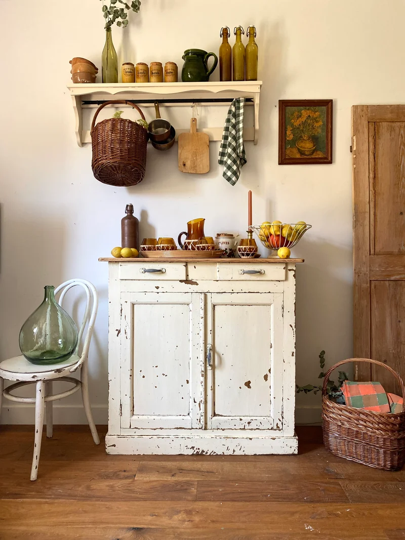 Buffet parisien ancien en bois patiné