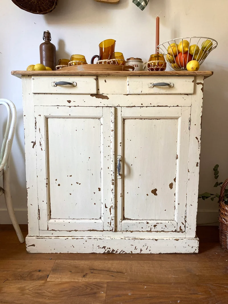 Buffet parisien ancien en bois patiné