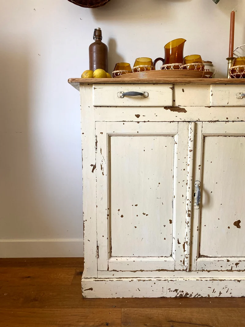 Buffet parisien ancien en bois patiné