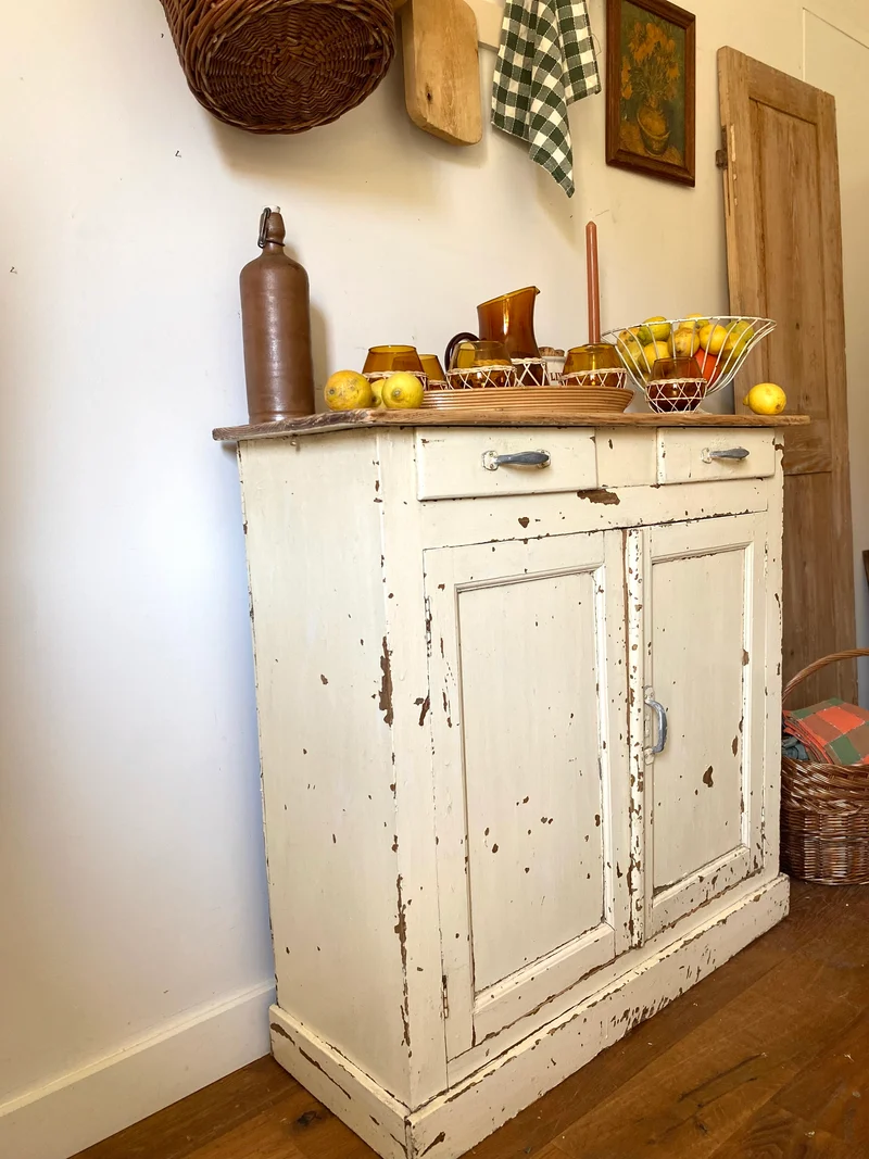 Buffet parisien ancien en bois patiné