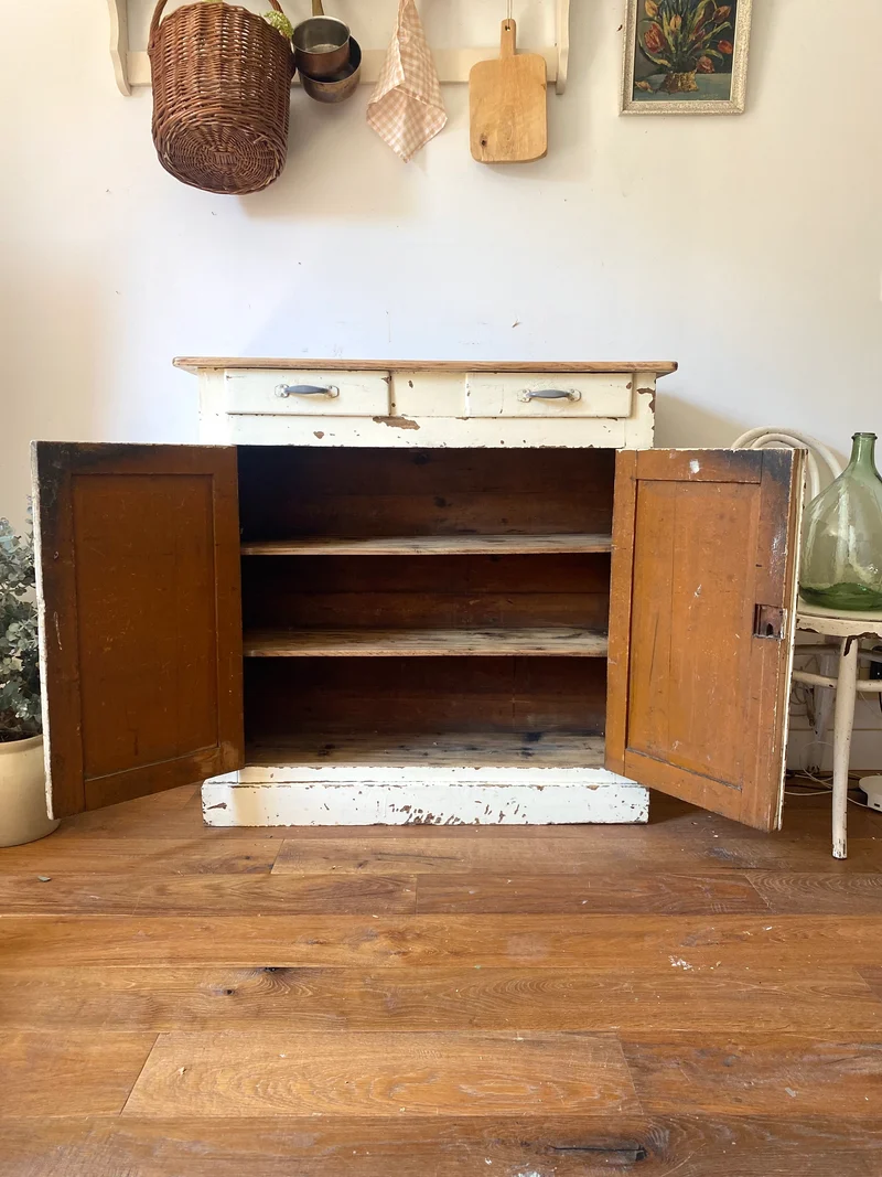 Buffet parisien ancien en bois patiné