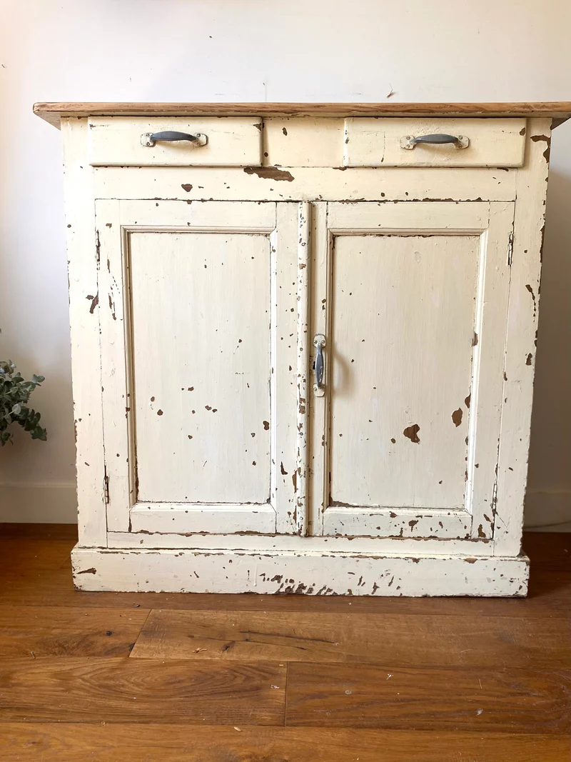 Buffet parisien ancien en bois patiné