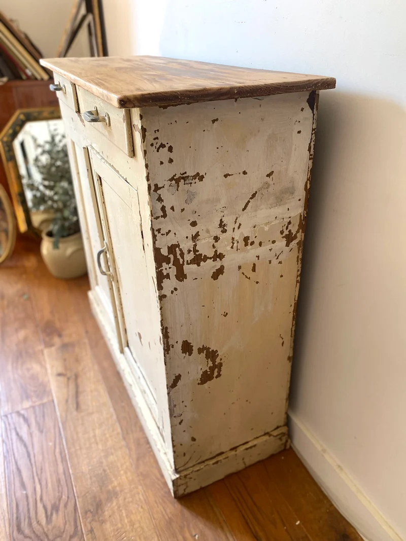 Buffet parisien ancien en bois patiné