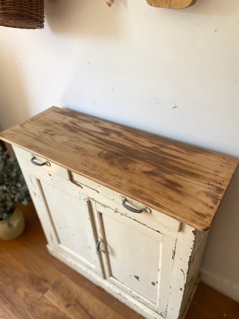 Buffet parisien ancien en bois patiné