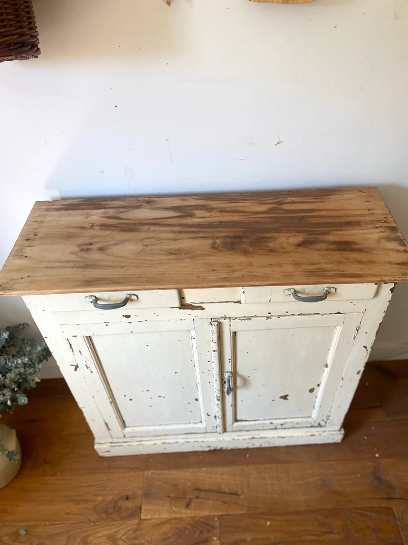 Buffet parisien ancien en bois patiné