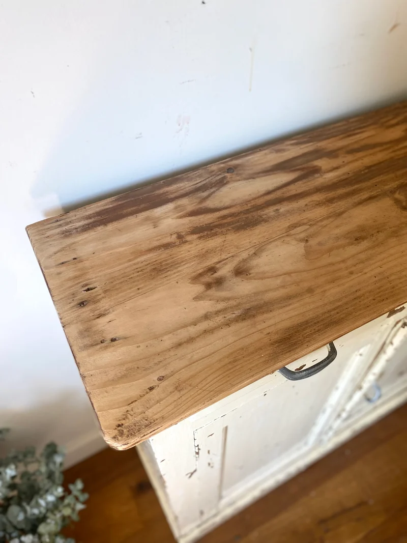 Buffet parisien ancien en bois patiné