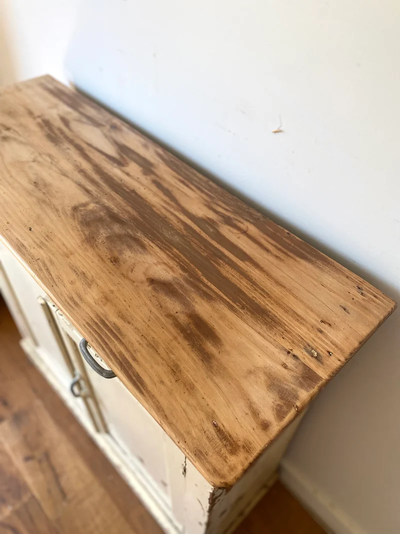 Buffet parisien ancien en bois patiné